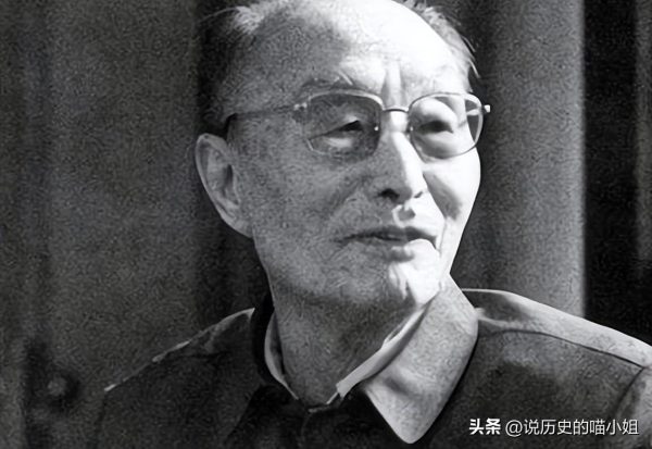 1964年保密会议上，张爱萍中途离场，周总理吩咐警卫：搜下他口袋